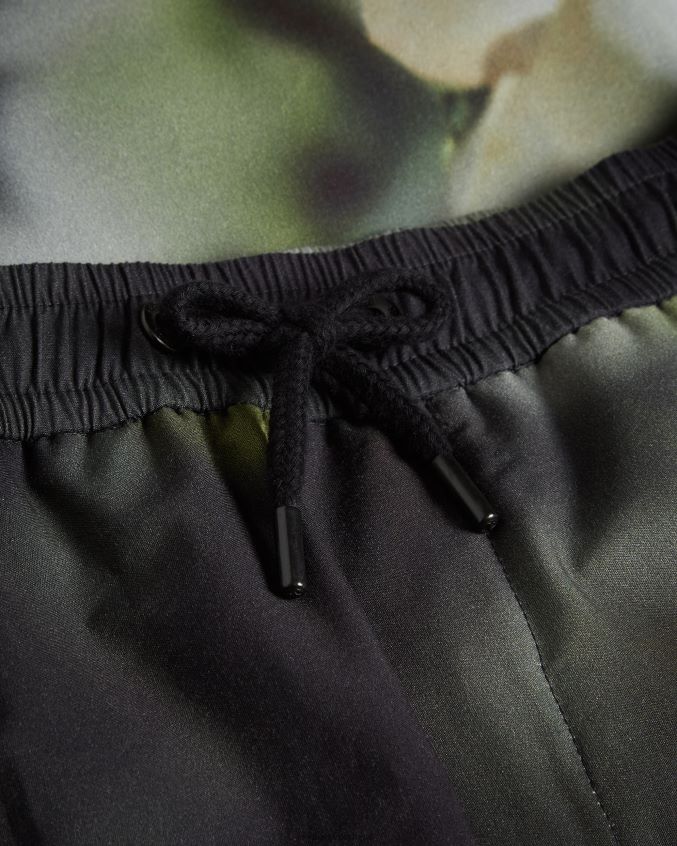 roupas Ted Baker short com estampa floral digital caol preto homens 8X6HDF1712