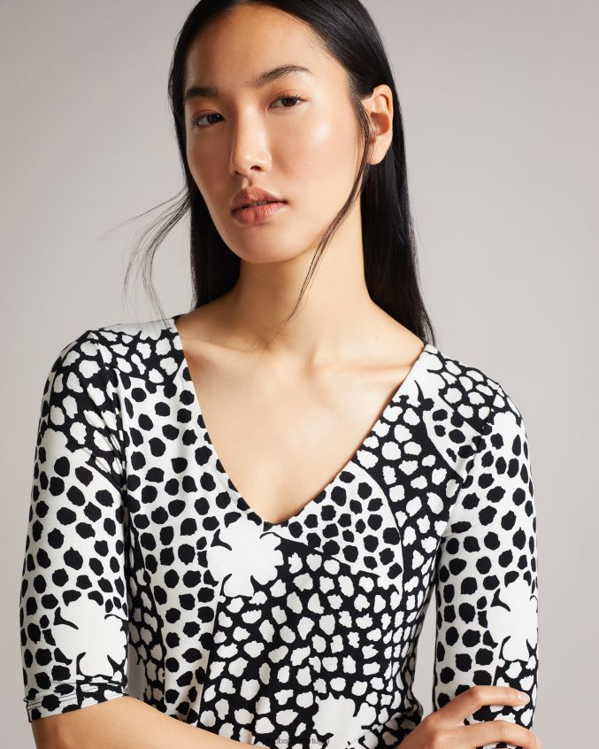 roupas Ted Baker camiseta justa com decote em V lucyz preto mulheres 8X6HDF489