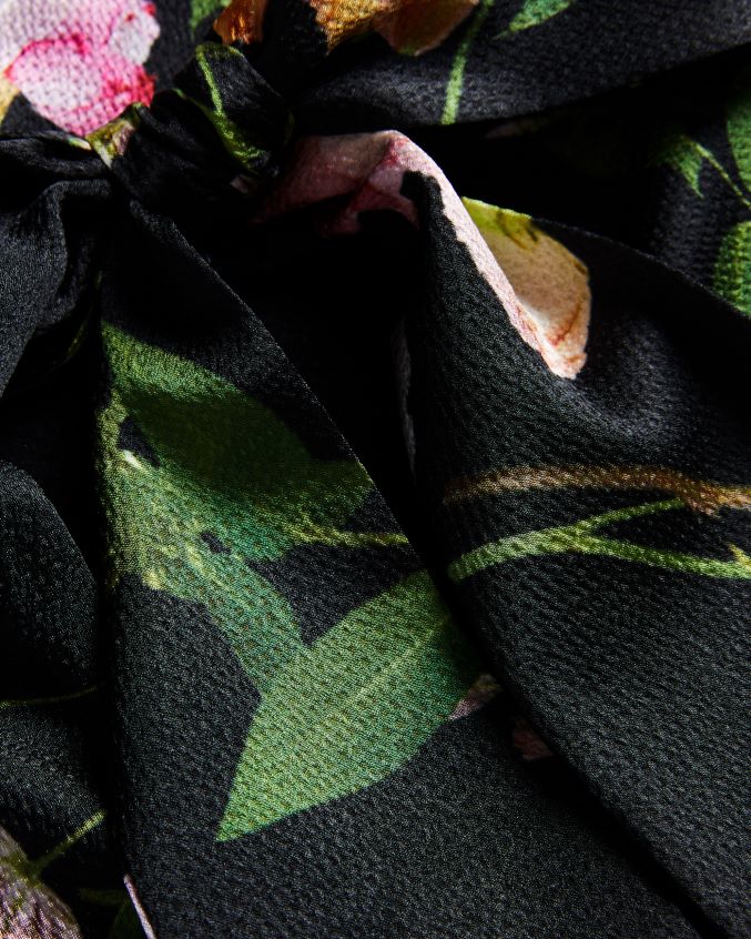 roupas Ted Baker blusa floral demitri com decote em capuz preto mulheres 8X6HDF8