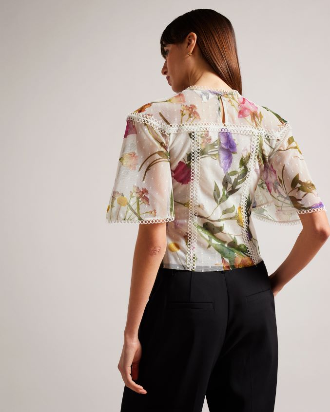 roupas Ted Baker top floral arelln com gola alta e detalhes em renda branco mulheres 8X6HDF230