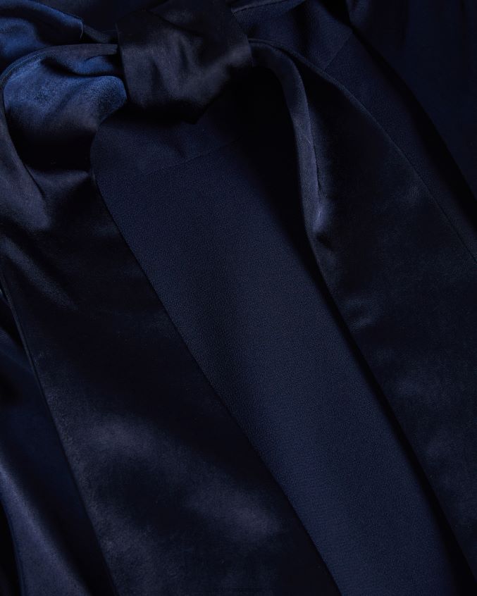 roupas Ted Baker vestido midi lilymay com decote em bico e corte viés azul escuro mulheres 8X6HDF15